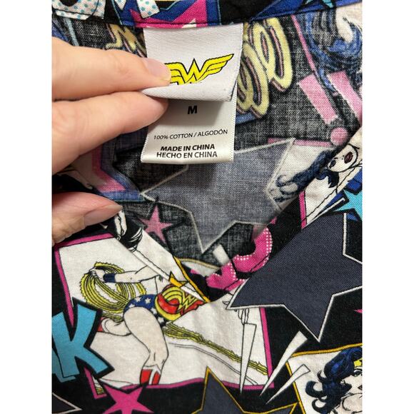 Wonder Women Scrub Top Women’s Size M - Picture 3 of 5